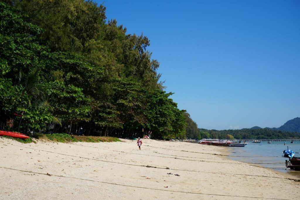 Oyo 450 Rawai Studios Resort Exterior photo